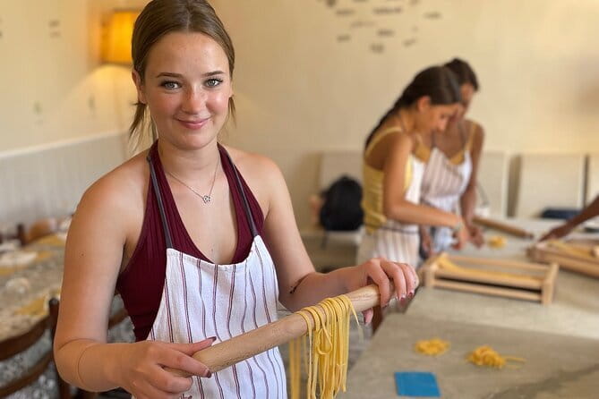 3- Cooking Making Spaghetti & Lasagna - The flour-and-eggs part: learning pasta you can recreate