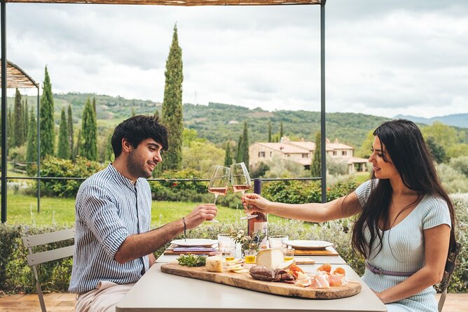 3-day private experience as a winemaker at a wine resort in Tuscany - Podere Montale: A renovated village stay above Val d’Orcia hills