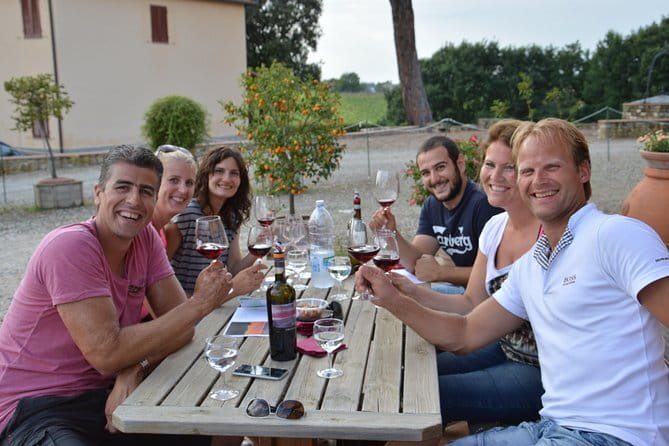 4 WINES TASTING in a Chianti Classico Farm (Visit/tour at the winery included) - The food pairing: crackers that keep things real