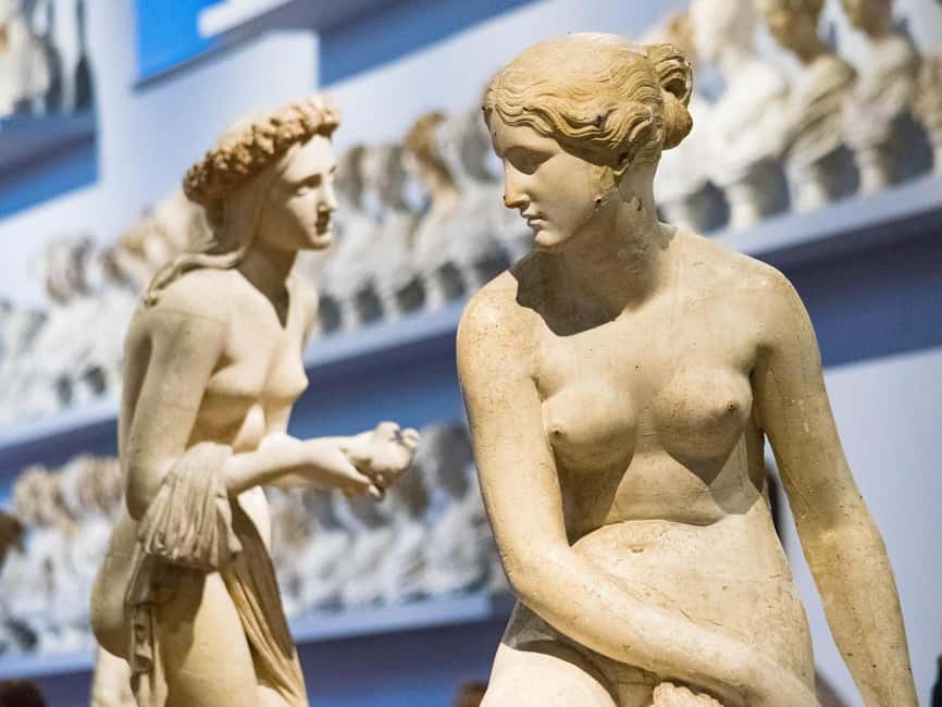 Accademia & Michelangelo's David Private Tour - Michelangelo’s David in the Tribuna: what to notice besides the pose
