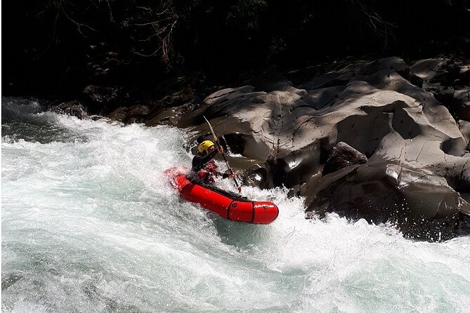 Adrenaline kayaking on the Lima and Serchio rivers in Bagni di Lucca - The itinerary flow: from the Ponte Sospeso stop to rapids in wild gorges