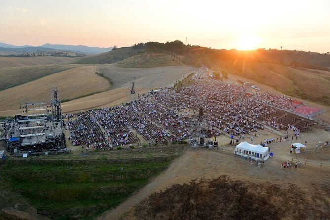 Andrea Bocelli concert LAJATICO Limousine Service from Florence - The Mercedes ride: comfort plus real-time usefulness (Wi‑Fi and water)