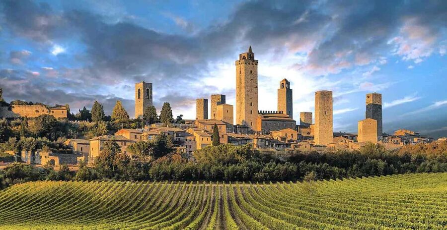 ANTI-BUS TOUR! By van: San Gimignano & Chianti Wine - Tower and Casa Campatelli: history you can actually picture