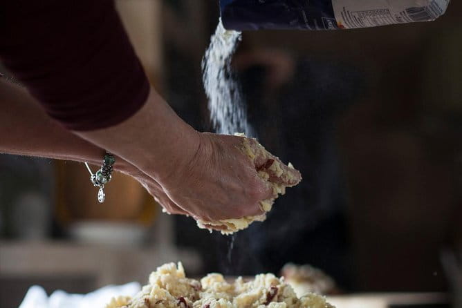 Authentic Culinary Experience in a Tuscan Family Estate - Meeting Margherita Leosco and Veronica: the hosts who set the tone