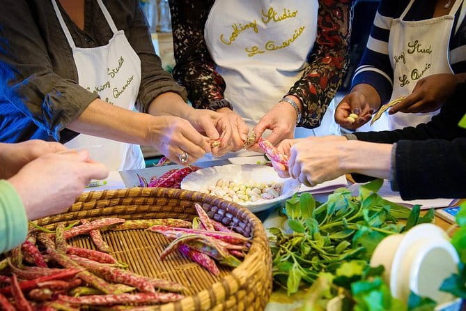 Authentic Culinary Experience in a Tuscan Family Estate - The day’s flow: from coffee cake to wine break and lunch