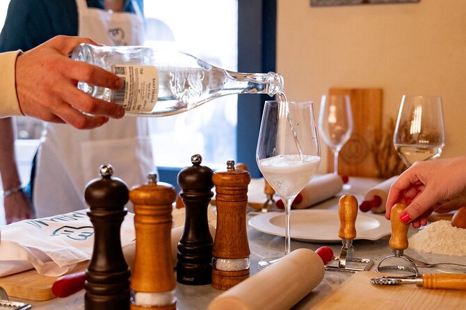 Authentic Pasta and Tiramisu with Unlimited Wine in Florence - The 2.5-Hour Flow: What You Do From Arrival to the Last Bite