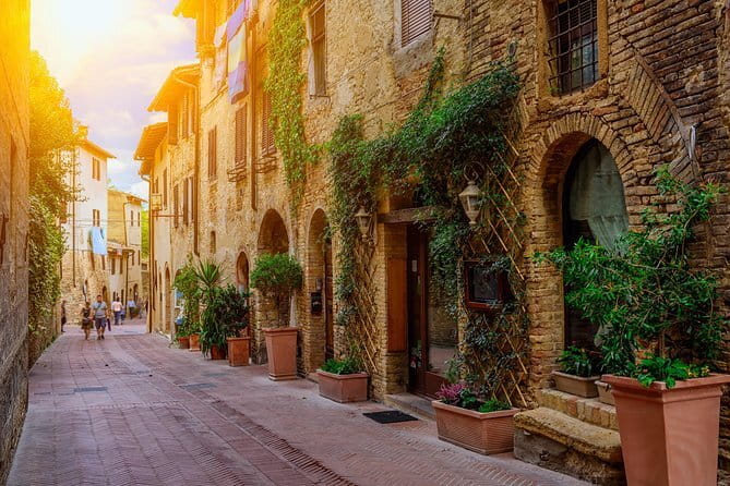 Best of Tuscany Private Tour: Siena, San Gimignano, Monteriggioni - Monteriggioni: A Tiny Walled Town with Big Character (Stop 4)
