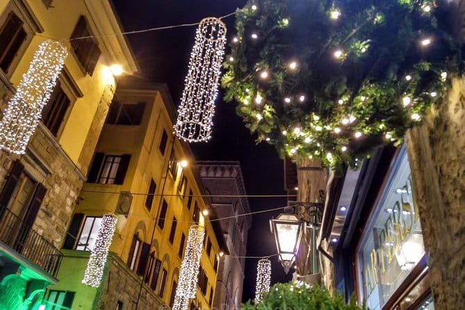 Christmas Lights Private Photo Tour in Florence - Stop 2: Ponte Vecchio at night and how to work reflections