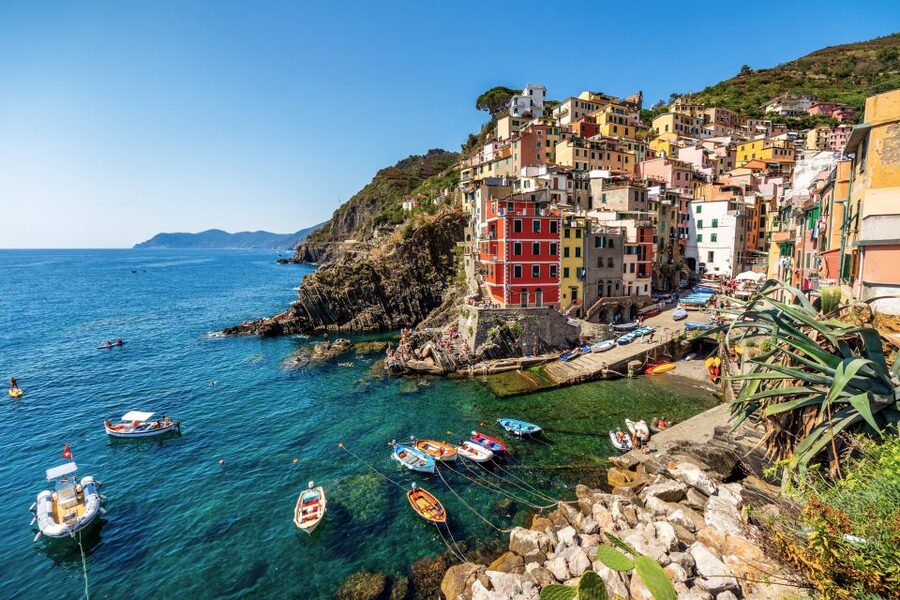 Cinque Terre: Full-Day Private Tour from Florence - From Florence pickup to Liguria coast: the day starts with momentum