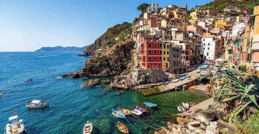 Cinque Terre: Full-Day Private Tour from Florence - What the guide experience looks like in real life