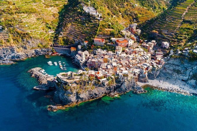 Cinque Terre Private with the leaning tower Pisa from Florence - Manarola: UNESCO village views and terrace-lined coastline