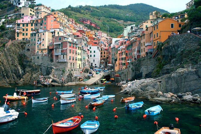 Cinque Terre Vibes with Postcard Perfection and Lunch Treats - First Light in Florence: 7:00 AM Start and Private Car Comfort