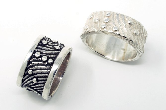 Create your original cuttlefish bone cast jewelry. - Cuttlebone casting step by step: from carved mold to silver pendant