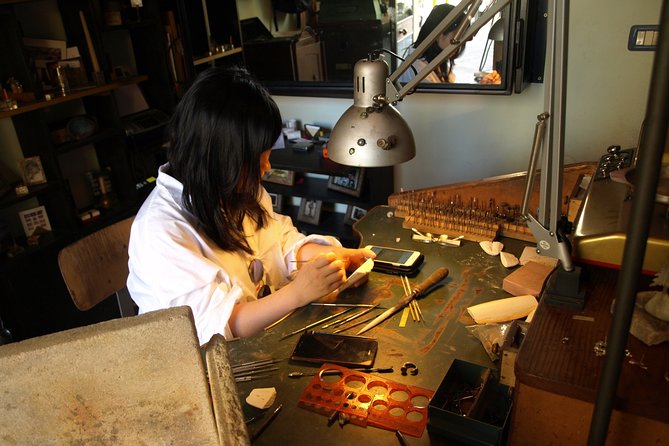 Create your original cuttlefish bone cast jewelry. - Casting day turns into Florence conversation: the workshop, then an aperitif garden stop