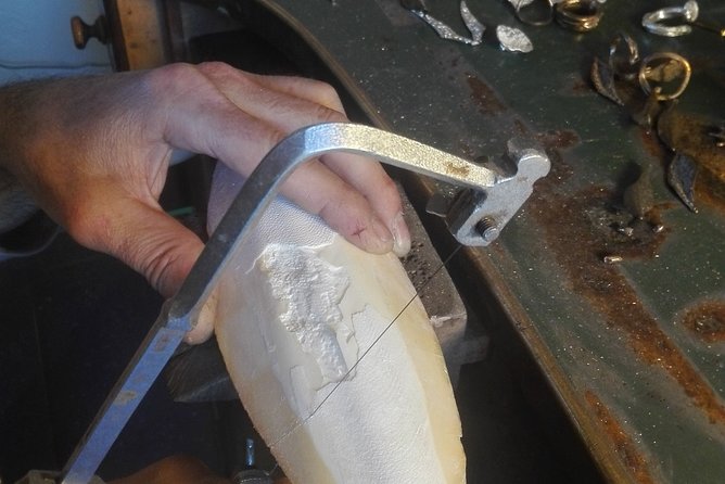 Create your original cuttlefish bone cast jewelry. - Should you book this cuttlebone jewelry class in Florence?