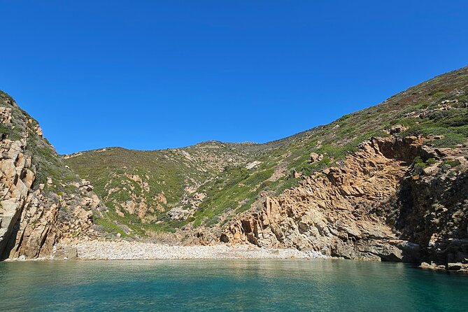 Daily excursions and guaranteed fun in Argentario - Stop 2: Porto Ercole—flat-stone swimming and the red island stop