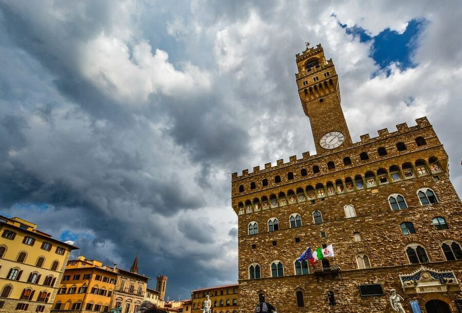 Discover Uffizi and Palazzo Vecchio: Half Day Guided Tour - Inside the Uffizi: Botticelli, Giotto, Michelangelo, and What to Watch For