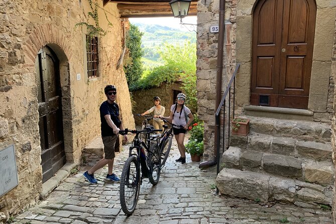 Discovering Chianti, e-bike tour - daily experience - Greve in Chianti start: Piazza Matteotti sets the tone
