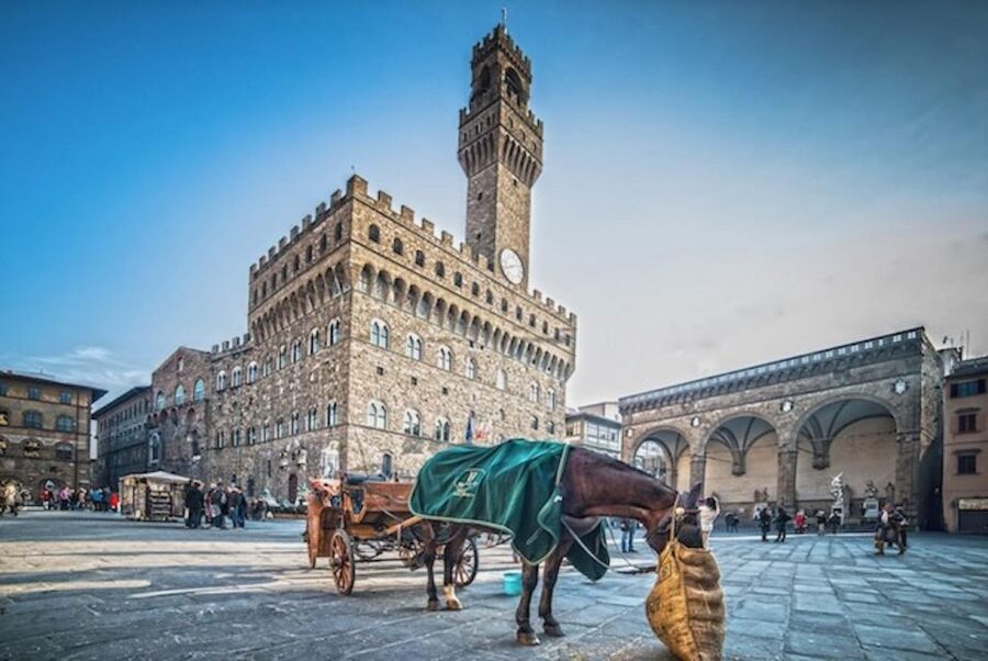 Essential Florence Walking Tour to discover its history - Piazza della Repubblica: where the story begins