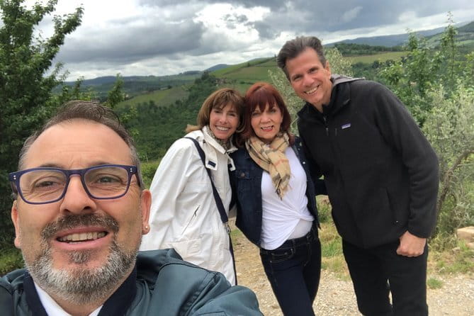 Excellent Wine experience in English , Español, Purtuguês - Two Tuscan cities and a winery stop, all in one day