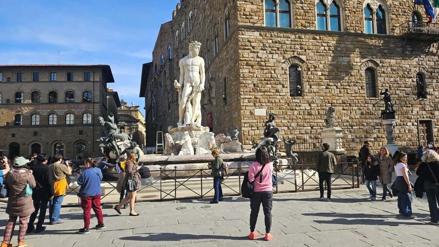 Express Florence and Medici Chapel and Michelangelo Tour - Il Porcellino (the Boar) and the market vibe