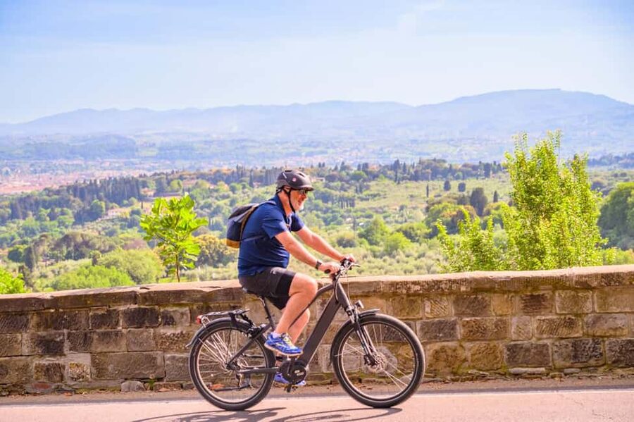 Fiesole E-Bike Tour with Olive Oil Tasting or Pool & Chill - The return to Florence: the payoff ride