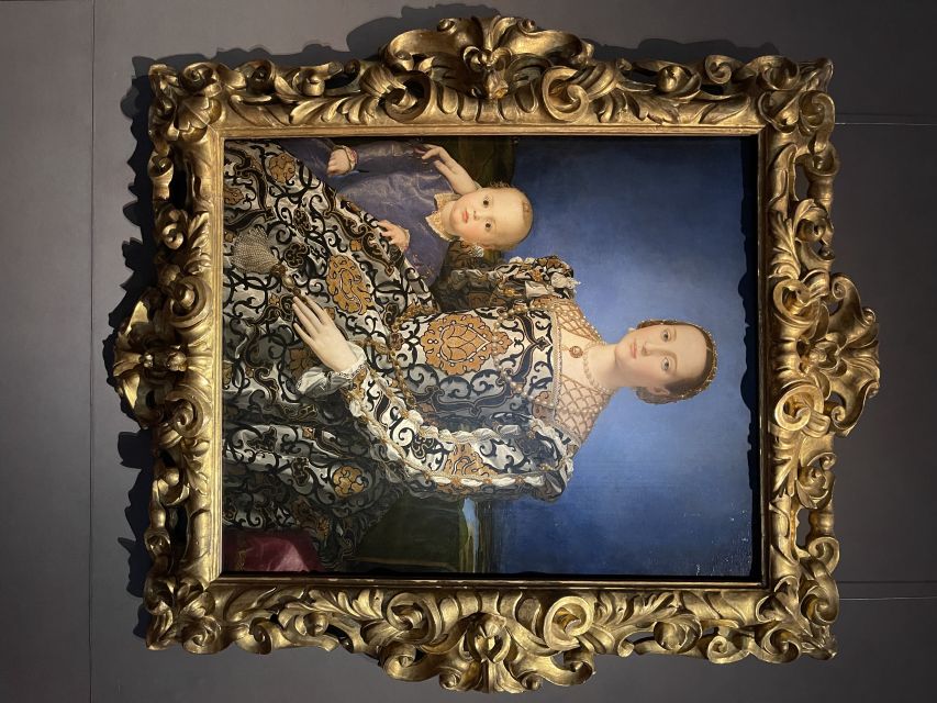 Firenze: Uffizi Tour per famiglie - Starting at the Statua di Francesco Petrarca: a calm warm-up