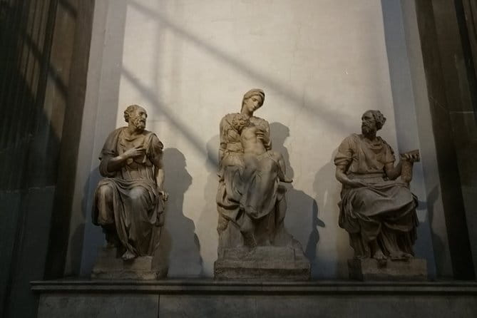 Florence: 1.5 hour Medici Chapels monolingual small-group guided tour - Why the Medici Chapels feel like Florence’s power play