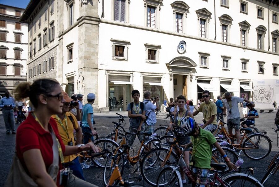 Florence: 2.5 hour Audio Guided Bike Tour led by Tour Leader - Piazza Madonna degli Aldobrandini: the meeting point setup that saves time