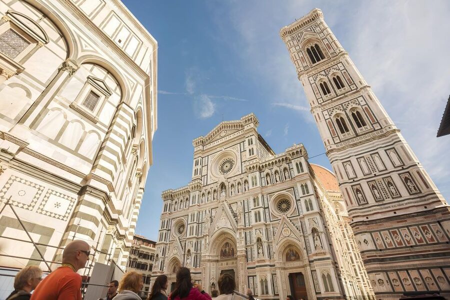 Florence: 2.5 hour Audio Guided Walking Tour led by Host - Medici Power and the Duomo Square: Learning Without the Lecture