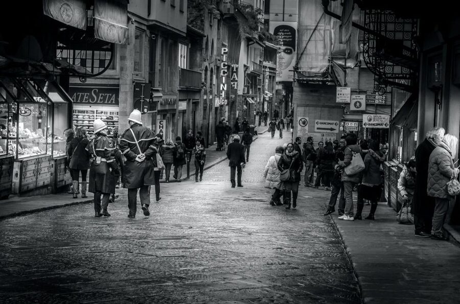 Florence: 2.5 hour Audio Guided Walking Tour led by Host - Uffizi Gallery and the Vasari Corridor: Plan for Tickets Up Front