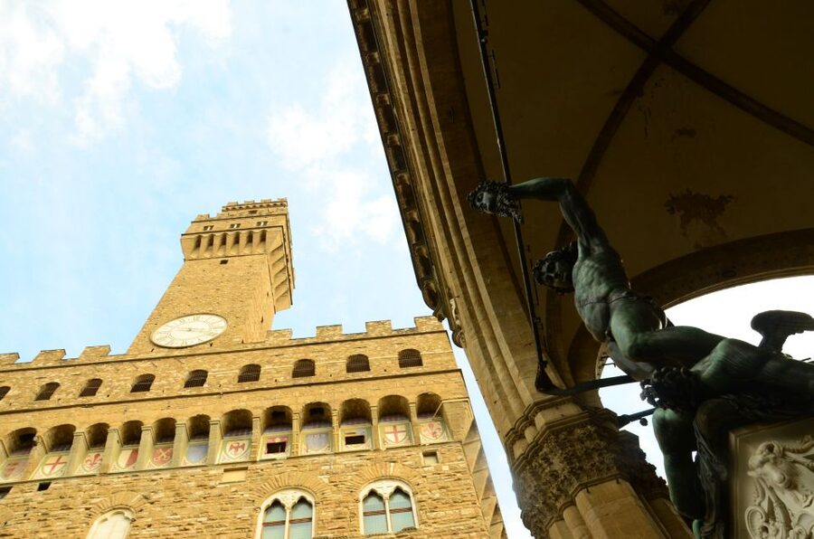 Florence: 2-Hour Guided Sightseeing Bike Tour - Piazza Pitti and Oltrarno: Trading Postcards for Daily Florence