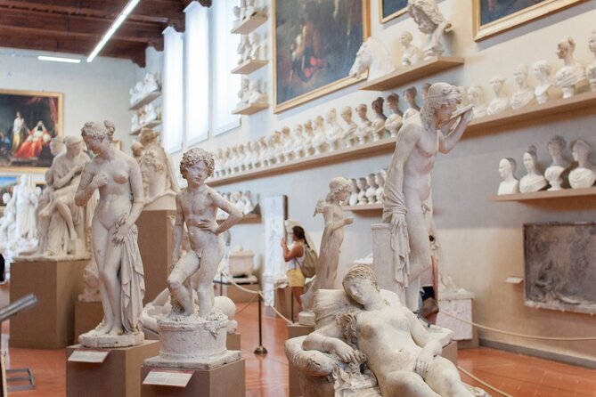 Florence Accademia Guided Tour – Shared, Private & Combo Options - Group Size and Earphones: How to Stay With the Guide in a Crowd