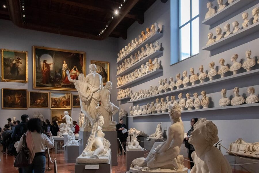 Florence: Accademia Ticket & Audio Guided Tour with Host - How the live host adds value beyond the audio