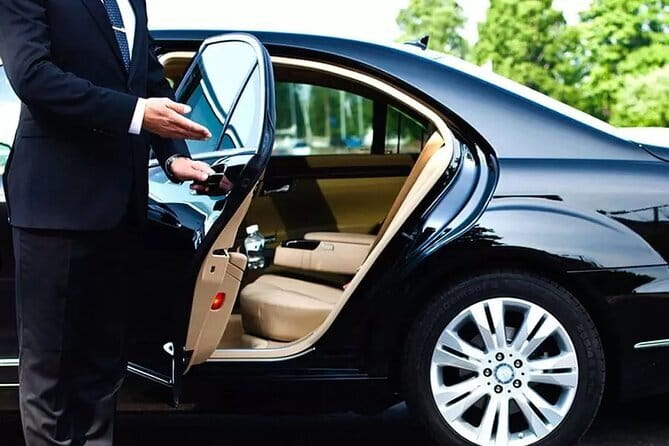 Florence Airport (FLR) to Florence hotels - Arrival Private Transfer - Inside the car: air-conditioning, English-speaking drivers, and luggage help