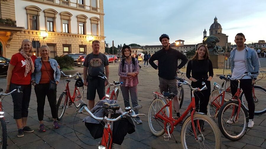 Florence at Night Bike Tour with Wine and Aperitivo Picnic - Bikes, comfort, and who should book this ride