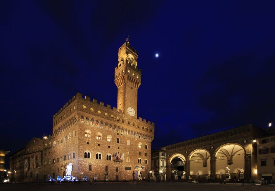 Florence at Night Bike Tour with Wine and Aperitivo Picnic - Why Florence at night feels different on two wheels