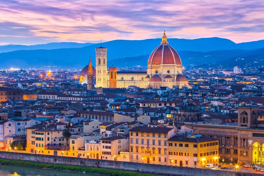 Florence at Night Bike Tour with Wine and Aperitivo Picnic - The 30-minute aperitivo picnic: wine and a box of local bites