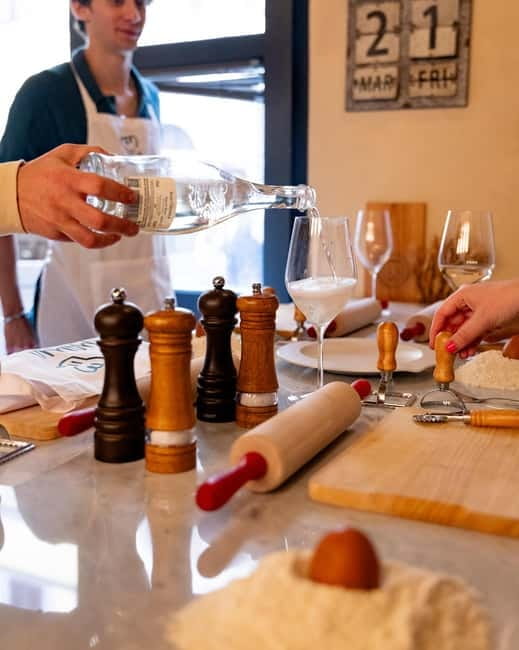 Florence: Authentic Pizza & Gelato Experience+Unlimited Wine - From dough to wood-fired heat in the heart of Florence