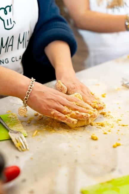 Florence: Authentic Pizza & Gelato Experience+Unlimited Wine - The location makes it easy to pair with a Florence day