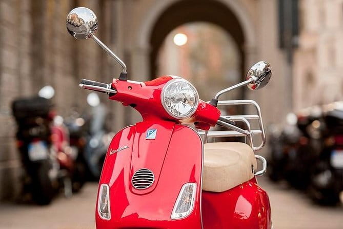 Florence Bike Rental - Lock, Helmet, and Confidence on Italian Streets