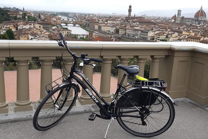 Florence bike tour with Piazzale Michelangelo. - Stop-by-stop: Medici sights, the Duomo complex, and Santa Trinita