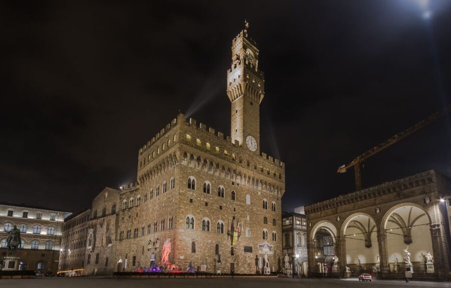 Florence by Night: 2-Hour Walking Tour - Finishing at Ponte Vecchio: the Arno at night