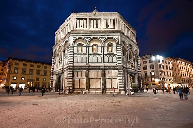 Florence by Night Photo Tour with a Professional Photographer - Meeting point reality: plan for a car-free start on Via de’ Tornabuoni