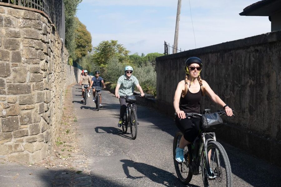 Florence: Chianti E-Bike Tour with Tuscan Lunch & Winery - The ride back to Florence: scenic wind-down, not a second grind