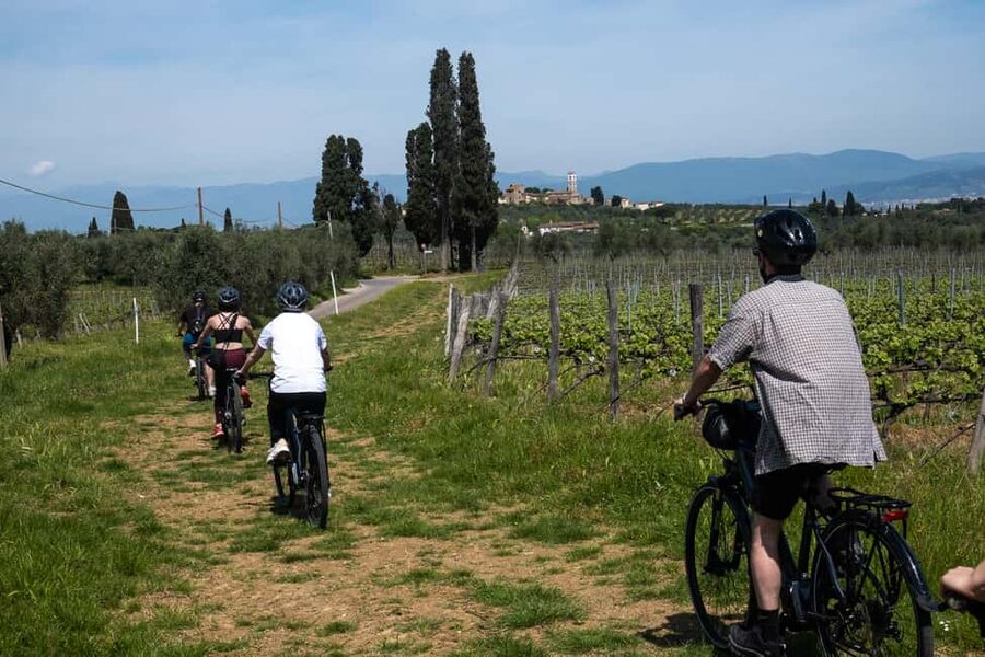 Florence: Chianti Hills Bike Tour with Farm Lunch & Wine - From Florence’s Oltrarno to Chianti Hills: how the ride really works
