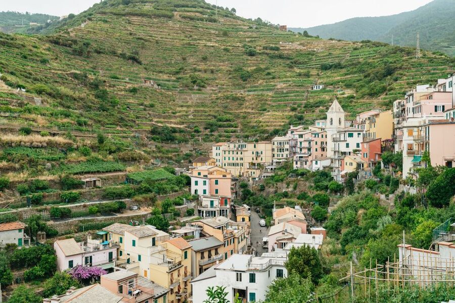 Florence: Cinque Terre Day Trip with Optional Hiking or Pisa - Manarola: Vine Walk First, Then Time to Roam