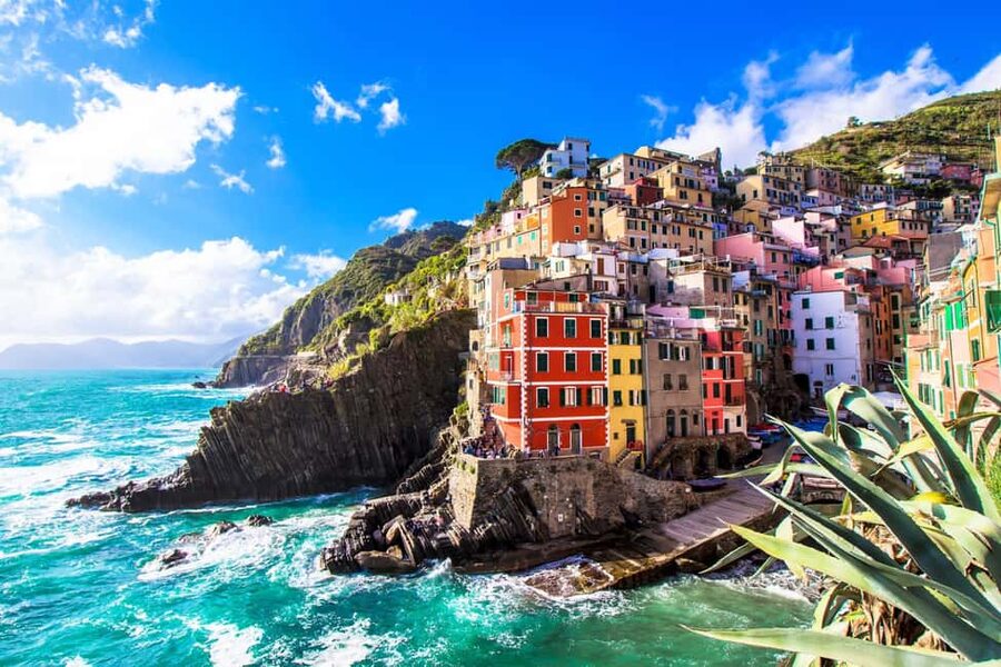 Florence: Cinque Terre Small-Group Day Trip - La Spezia pass-by and the return to Florence