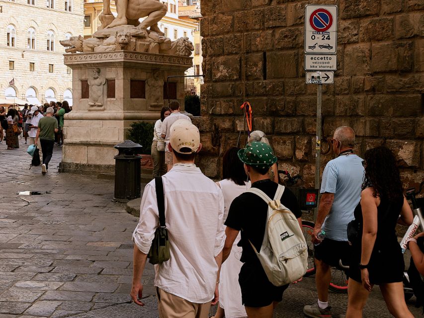 Florence: City Highlights Walking Tour & Wine Windows Option - Meeting in the real center: Via de’ Lamberti, civic number 1