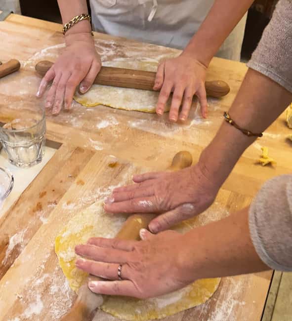 Florence Cooking Class: Ravioli & Pasta & Wine + Gift Apron - La Carbonata meeting point: getting there near Duomo